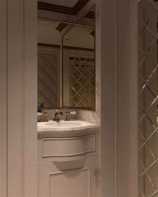 Isabell powder room detail